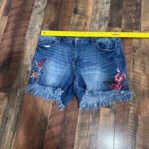 Terra & Sky Blue Floral Embroidered Denim Shorts Size 16W